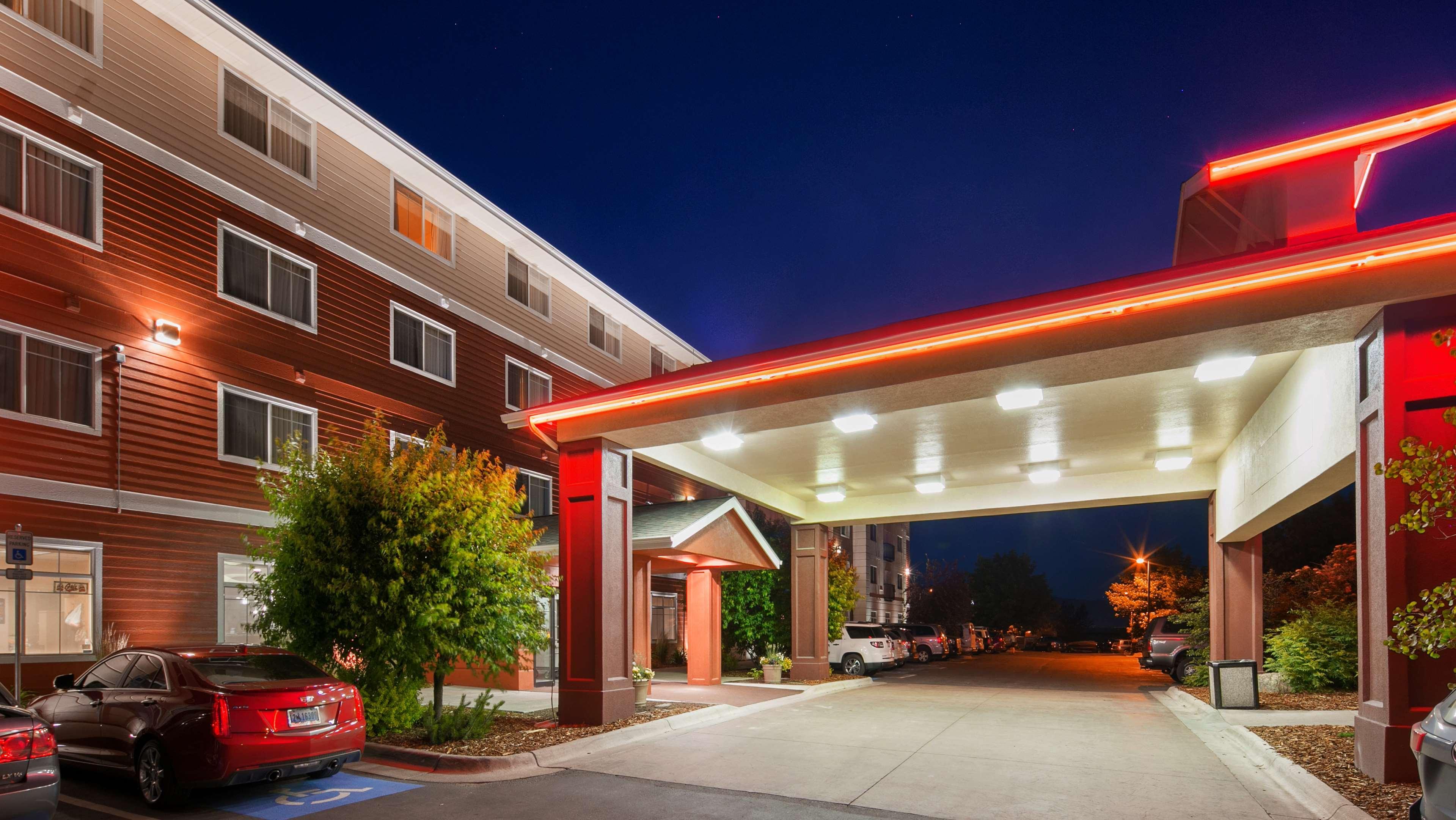 Best Western Plus Grant Creek Hotel 3*